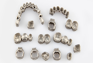 Зубные протезы, напечатанные на 3D-принтере по металлу EP-M100T