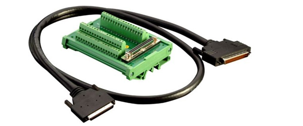 U2901A Клеммный блок и 68-контактный разъем SCSI-II с кабелем длиной 1 м